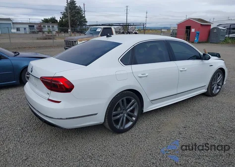 2017 Volkswagen Passat 1.8T R-Line z USA, uszkodzony, nr VIN 1VWDT7A35HC045839